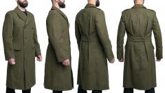 Puolalainen sarkamantteli, vihreä, uudenveroinen. Kuvassa takki 100/185/89. Mallin mitat: Pituus 192 cm, rinnanympärys 112 cm ja vyötärö 101 cm.