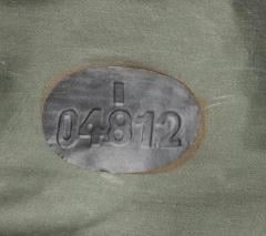 Puolalainen OOB-1 HAZMAT-puku, ylijäämä. Tämmöiset merkinnät eivät ihan heti haalistu lukukelvottomiksi.