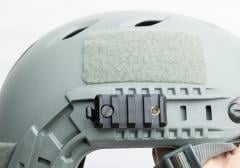 Ops-Core FAST Base Jump Military Helmet. Picatinny Adapter kiinni ARC kiskossa.