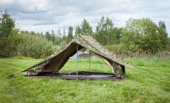 Hollantilainen yhden hengen teltta, ylijäämä. Teltan saa halutessaan hyvinkin auki.