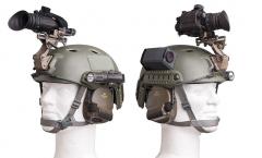 Ops-Core FAST Base Jump Military Helmet. Kuvassa näkyvät pelit ja vehkeet eivät kuulu hintaan.
