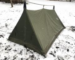 Belgialainen taistelijaparin teltta, palapelikuvioidulla päällisellä, ylijäämä. Toimii ilman ulkotelttaa kevyempänä suojana.