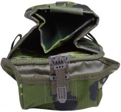Tanskalainen M96 kenttäpullotasku / yleistasku, ylijäämä. Tilanjakajalla toteutettu tasku taittuvaa kenttäkeitintä varten.