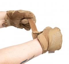 Mechanix Specialty Vent hanskat. Ranteessa kumitettu tarranauhallinen kiristysläppä.