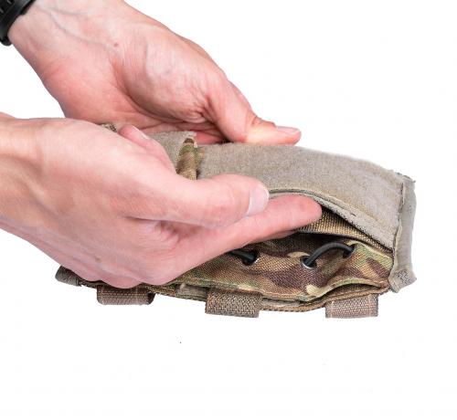 Brittiläinen Osprey Commanders' Admin-tasku, MTP, ylijäämä. Litteän pikkutaskun sisällä on myös hihnaa.