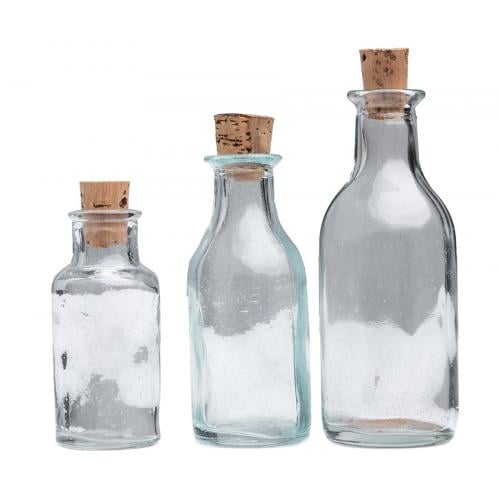 Tsekkoslovakialainen lasipullo, ylijäämä. Keskimmäinen pullo esiintyy pääkuvassa. Se edustaa keskikokoa.