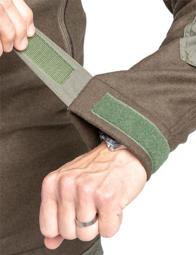 Särmä TST Woolshell-takki. Hihansuun kiristys tarranauhalla. Kuvassa vihreä-ruskea (poistunut väri).