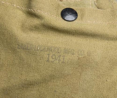 US M-1941 Mountain Rucksack #1. Haaleat leimat löytyvät. Tärkein, eli vuosiluku, näkyy: 1941.