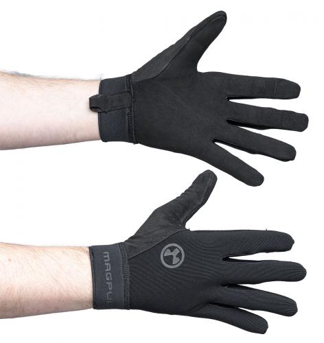 Magpul Technical Glove 2.0. Aivan ihonmyötäisinä nää on todella mukavat ja sorminäppärät. Silti ne kestää melko hyvin ja suojaa myös jonkin verran kolhuilta ja nirhaumilta.