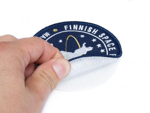 Särmä Finnish Space Force moraalimerkki, 90 mm. Tarrakiinnitys.