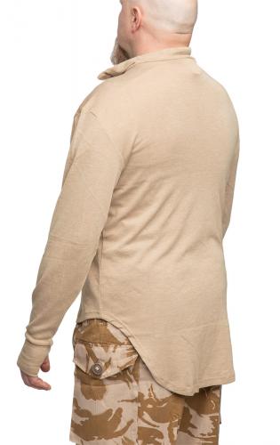 Brittiläinen Combat Undershirt, Thermal, palosuojattu paita, hiekanvärinen, ylijäämä. Pitkä ankanpyrstö lämmittää pakaroita myöten.