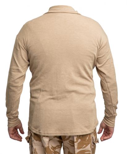 Brittiläinen Field Shirt Norgie-paita, palosuojattu, hiekanvärinen, ylijäämä. Mallin pituus 183 cm, rinnanympärys 116 cm, paita Large.