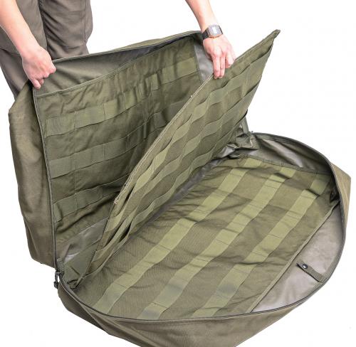 Blackhawk Body Armor Bag, vihreä, ylijäämä. Sisäpinnat ja tilanjakaja molemmin puolin täynnä nauhakujastoa.