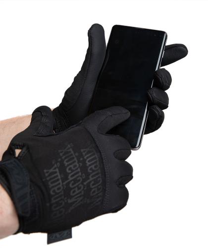 Mechanix Recon Glove, Covert. Hanskoilla voi hiplailla kosketusnäyttöjä, mutta älä kuvittele, että niillä kirjoittaa mitään kaunokielisiä lurituksia. 