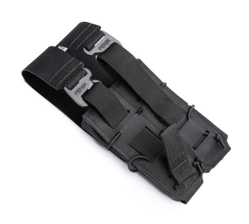Fenix Protector MP5 X2 tuplalipastasku. Läpät kiinnittyy taskun takana G-koukuilla samaan hihnaan, jolla tasku punotaan PALS-nauhakujastoon kiinni.