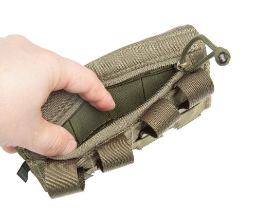 Baribal Tactical Smartphone Pouch puhelinkotelo. Takana vetoketjullinen jemmatasku elastisilla lenkeillä.