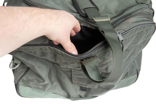 Ranskalainen keikkalaukku, Vihreä, ylijäämä. Olkaviilekkeet löytyvät tästä taskusta.
