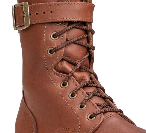 Freestyle Recce Combat Boots varsikengät. Nauhoituksen keskellä lovi, joka tekee kengistä - näin markkinointimiesten termeillä - entistäkin taipuisammat.
