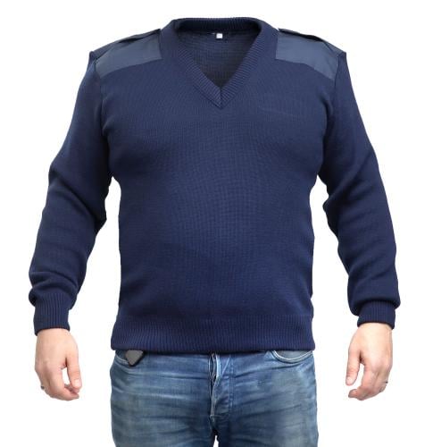 Hollantilainen villapaita V-aukolla, Sininen, ylijäämä. Mallin mitat pituus 178 cm, rinnanympärys 118 cm, paidan koko 4.
