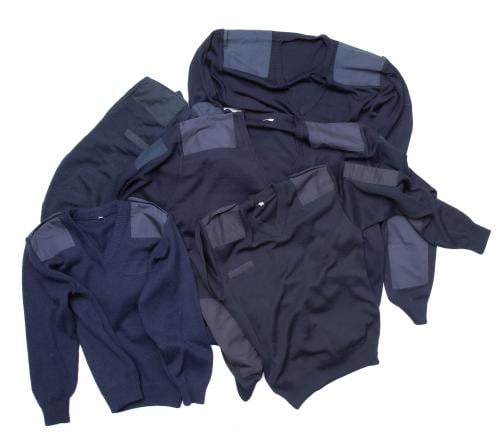 Hollantilainen villapaita V-aukolla, Sininen, ylijäämä. Paitojen yksityiskohdat, matskun paksuus ja sävy vaihtelevat hieman.
