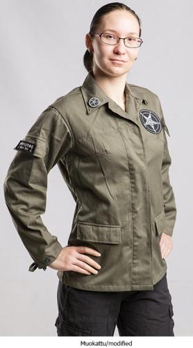 NVA Kampfgruppen naisten takki, ylijäämä. Takin voi myös pilata omilla patcheilla.