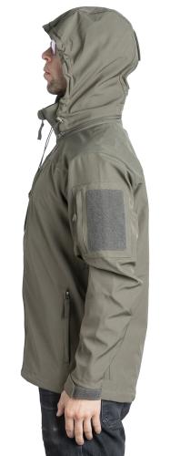 Särmä Softshell-takki. Mallin pituus 181 cm, rinnanympärys 96 cm ja vyötärö 88 cm. Päällä koko Medium Regular.